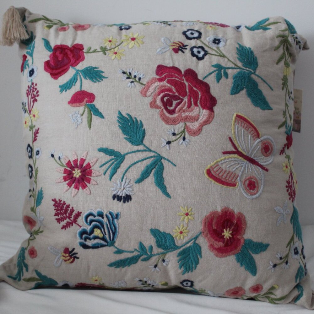 NWT Johnny Was Biya JWLA 3J Workshop Arla Linen Embroidered Tassel Pillow